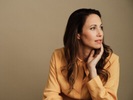 Professionelles Portrait einer Unternehmerin im Studio in Innsbruck